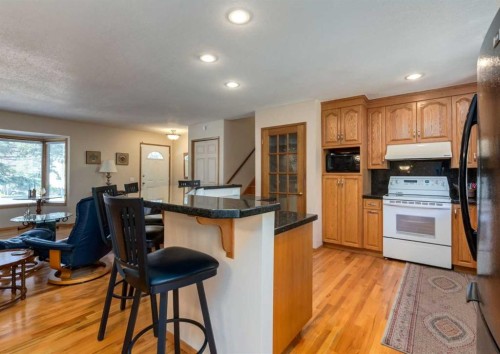 4808 Valiant Drive Nw, Calgary, AB - Indoor Photo Showing Kitchen
