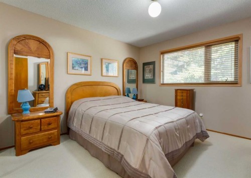 4808 Valiant Drive Nw, Calgary, AB - Indoor Photo Showing Bedroom