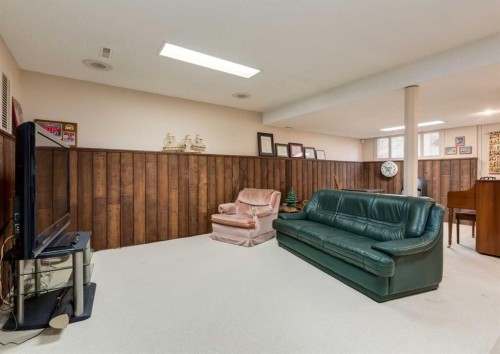 4808 Valiant Drive Nw, Calgary, AB - Indoor