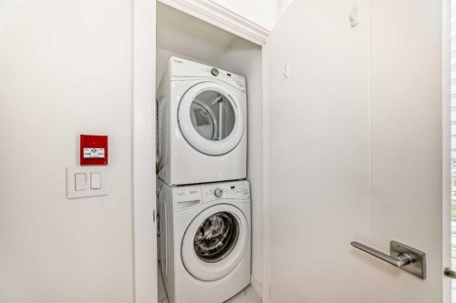 4056 Kovitz Lane Nw, Calgary, AB - Indoor Photo Showing Laundry Room