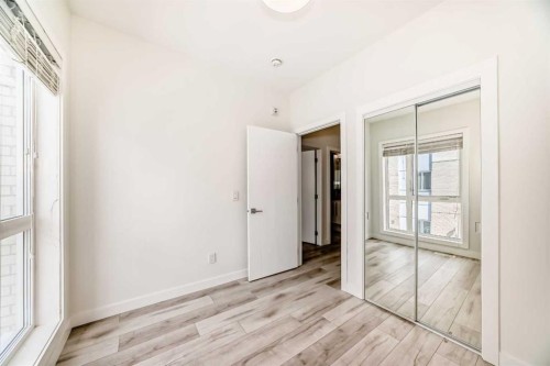 4056 Kovitz Lane Nw, Calgary, AB - Indoor Photo Showing Other Room