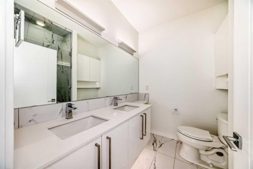 4056 Kovitz Lane Nw, Calgary, AB - Indoor Photo Showing Bathroom