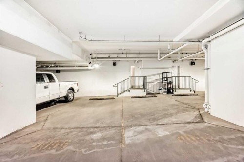4056 Kovitz Lane Nw, Calgary, AB - Indoor Photo Showing Garage