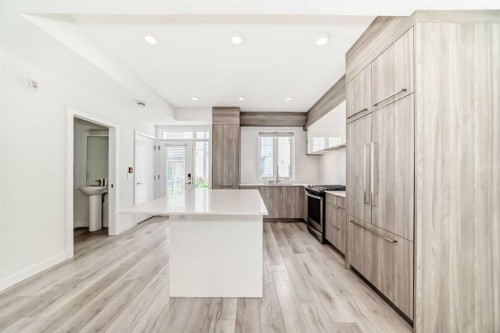 4056 Kovitz Lane Nw, Calgary, AB - Indoor Photo Showing Kitchen With Upgraded Kitchen