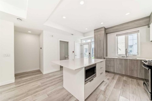 4056 Kovitz Lane Nw, Calgary, AB - Indoor Photo Showing Kitchen With Upgraded Kitchen