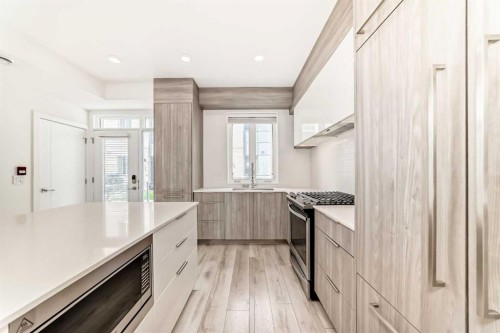 4056 Kovitz Lane Nw, Calgary, AB - Indoor Photo Showing Kitchen With Upgraded Kitchen