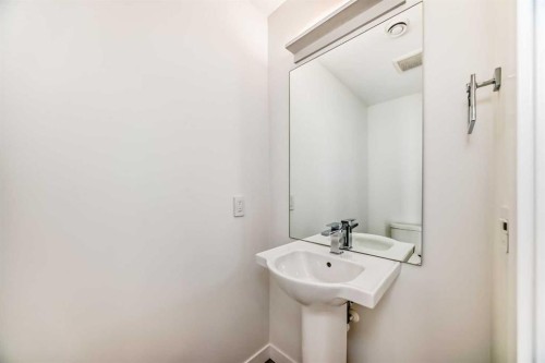 4056 Kovitz Lane Nw, Calgary, AB - Indoor Photo Showing Bathroom