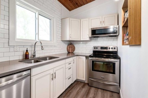 4-333 Braxton Place Sw, Calgary, AB - Indoor Photo Showing Kitchen With Stainless Steel Kitchen With Double Sink With Upgraded Kitchen