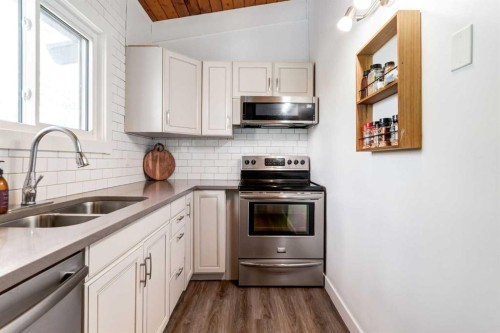 4-333 Braxton Place Sw, Calgary, AB - Indoor Photo Showing Kitchen With Stainless Steel Kitchen With Double Sink With Upgraded Kitchen
