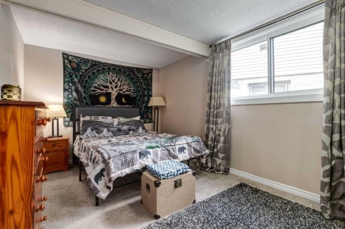 4-333 Braxton Place Sw, Calgary, AB - Indoor Photo Showing Bedroom