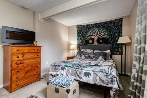 4-333 Braxton Place Sw, Calgary, AB - Indoor Photo Showing Bedroom