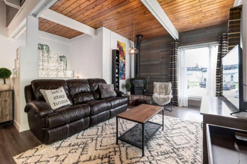 4-333 Braxton Place Sw, Calgary, AB - Indoor Photo Showing Living Room
