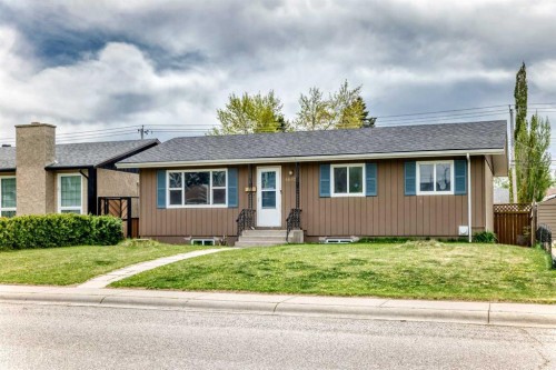 4607 Marwood Way Ne, Calgary, AB - Outdoor With Facade