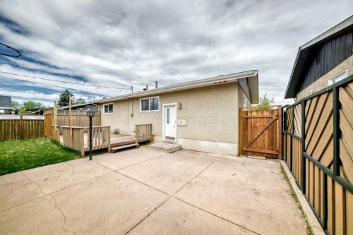 4607 Marwood Way Ne, Calgary, AB - Outdoor