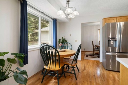 14207 Deer Run Boulevard Se, Calgary, AB - Indoor Photo Showing Dining Room