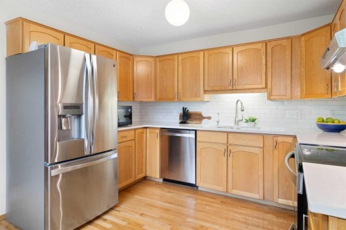 14207 Deer Run Boulevard Se, Calgary, AB - Indoor Photo Showing Kitchen