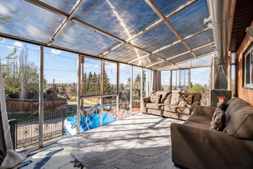 76 Beaconsfield Way Nw, Calgary, AB - Indoor