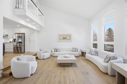 76 Beaconsfield Way Nw, Calgary, AB - Indoor Photo Showing Living Room