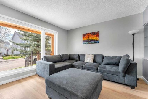 38 Tuscany Valley Heights Nw, Calgary, AB - Indoor Photo Showing Living Room