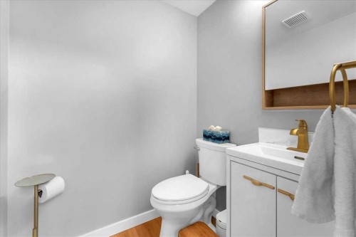 38 Tuscany Valley Heights Nw, Calgary, AB - Indoor Photo Showing Bathroom