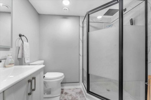 38 Tuscany Valley Heights Nw, Calgary, AB - Indoor Photo Showing Bathroom