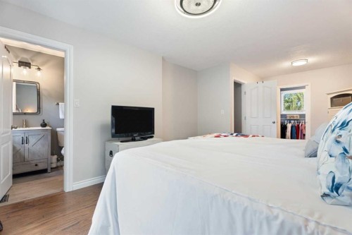 49 Lock Crescent, Okotoks, AB - Indoor Photo Showing Bedroom