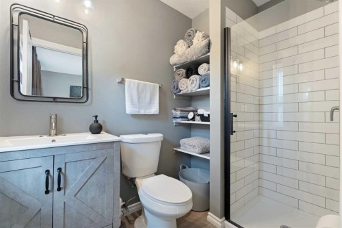 49 Lock Crescent, Okotoks, AB - Indoor Photo Showing Bathroom