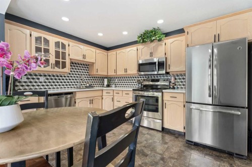 49 Lock Crescent, Okotoks, AB - Indoor Photo Showing Kitchen