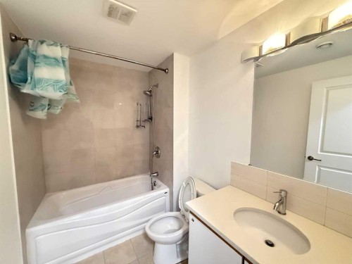 35 Sherview Grove Nw, Calgary, AB - Indoor Photo Showing Bathroom