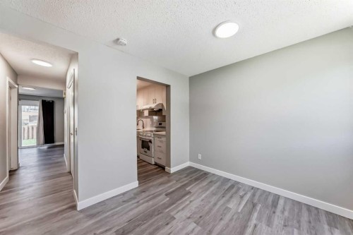 38-2727 Rundleson Road Ne, Calgary, AB - Indoor Photo Showing Other Room