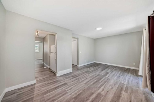 38-2727 Rundleson Road Ne, Calgary, AB - Indoor Photo Showing Other Room