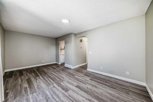 38-2727 Rundleson Road Ne, Calgary, AB - Indoor Photo Showing Other Room