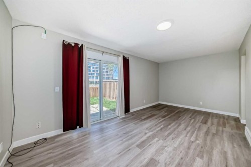 38-2727 Rundleson Road Ne, Calgary, AB - Indoor Photo Showing Other Room