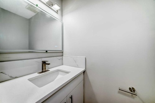 38-2727 Rundleson Road Ne, Calgary, AB - Indoor Photo Showing Bathroom