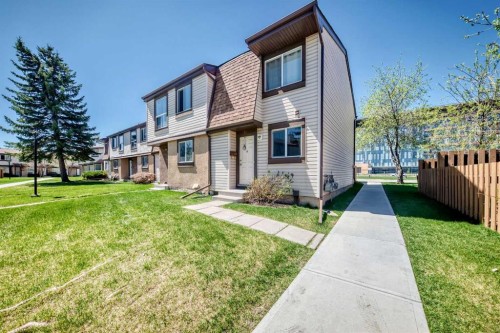 38-2727 Rundleson Road Ne, Calgary, AB - Outdoor