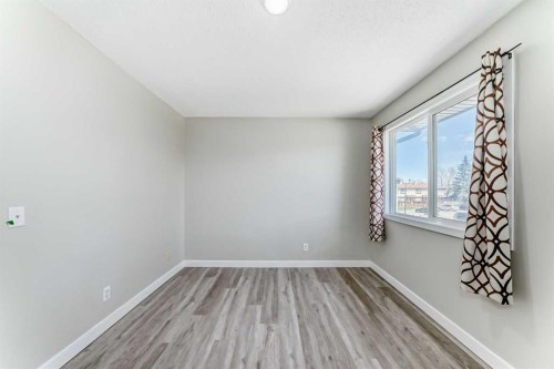 38-2727 Rundleson Road Ne, Calgary, AB - Indoor Photo Showing Other Room