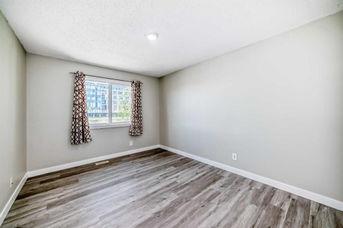 38-2727 Rundleson Road Ne, Calgary, AB - Indoor Photo Showing Other Room