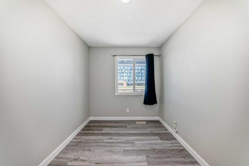 38-2727 Rundleson Road Ne, Calgary, AB - Indoor Photo Showing Other Room