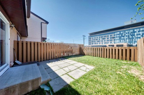 38-2727 Rundleson Road Ne, Calgary, AB - Outdoor