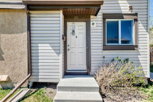 38-2727 Rundleson Road Ne, Calgary, AB - Outdoor With Exterior