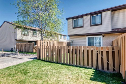 38-2727 Rundleson Road Ne, Calgary, AB - Outdoor