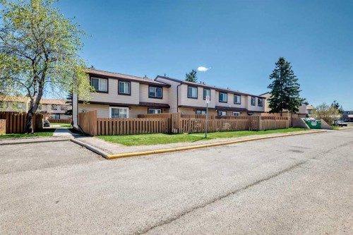 38-2727 Rundleson Road Ne, Calgary, AB - Outdoor