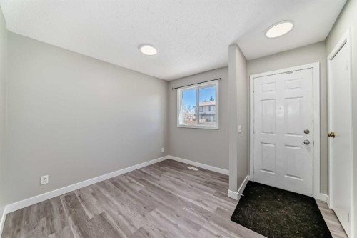 38-2727 Rundleson Road Ne, Calgary, AB - Indoor Photo Showing Other Room