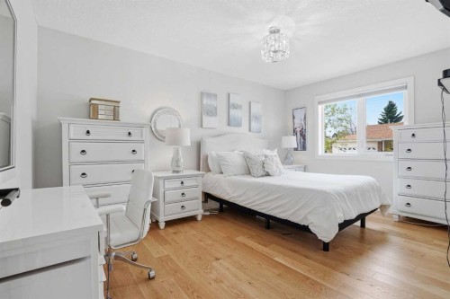 44 Vandoos Gardens Nw, Calgary, AB - Indoor Photo Showing Bedroom