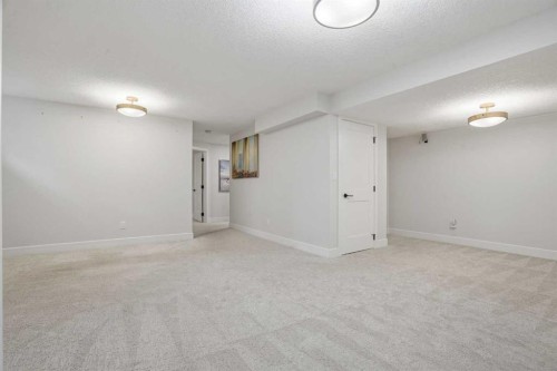 44 Vandoos Gardens Nw, Calgary, AB - Indoor