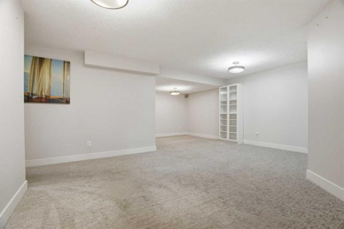 44 Vandoos Gardens Nw, Calgary, AB - Indoor Photo Showing Other Room
