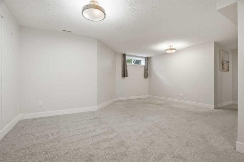44 Vandoos Gardens Nw, Calgary, AB - Indoor Photo Showing Other Room