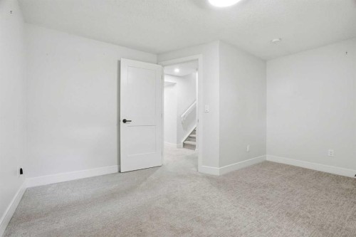 44 Vandoos Gardens Nw, Calgary, AB - Indoor Photo Showing Other Room