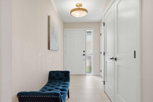 44 Vandoos Gardens Nw, Calgary, AB - Indoor Photo Showing Other Room