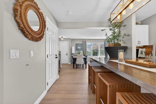 2275 Flanders Avenue Sw, Calgary, AB - Indoor